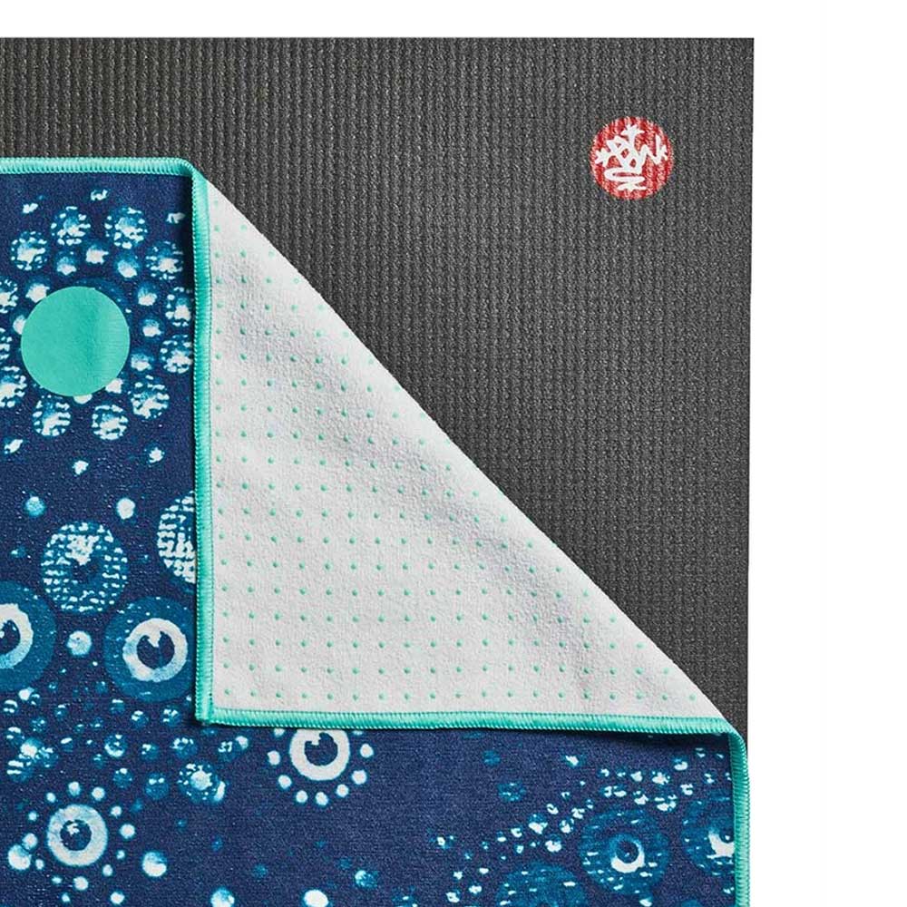 Manduka yogitoes® Yoga Mat Towel Bubbles TheSportStore.pk